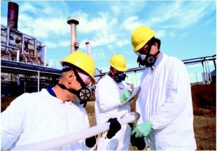 Workers testing and analyzing ground water. (©David Sailors/Corbis. Reproduced by permission.)